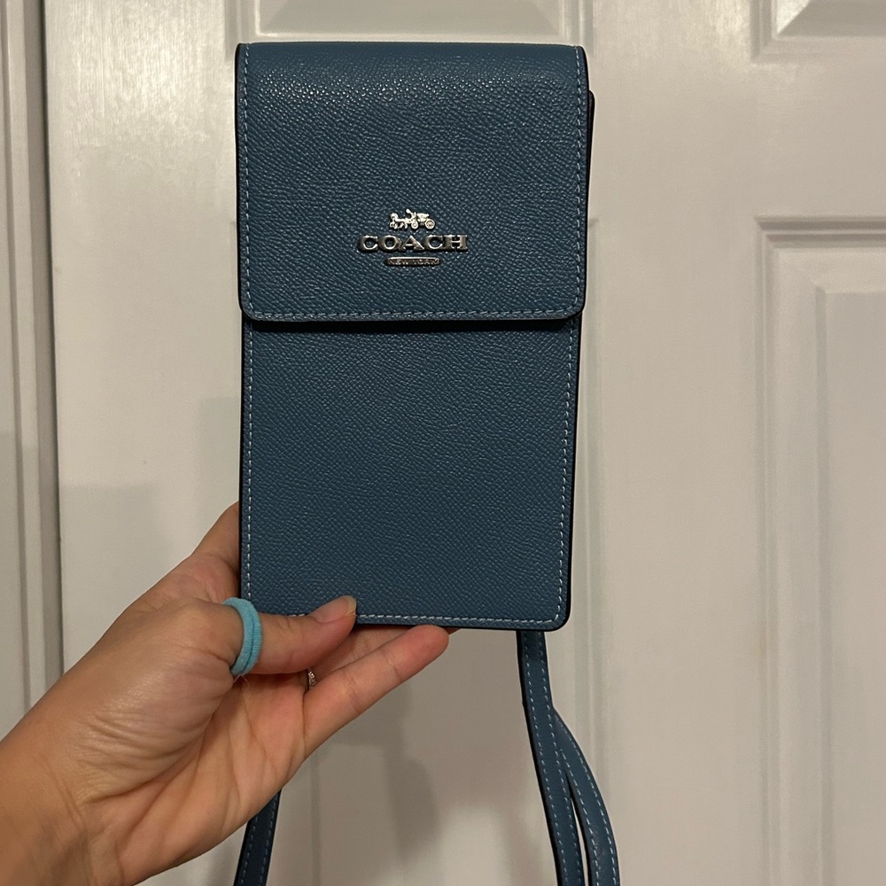 Coach Blue Crossbody cellphone Bag like new - Picture 2 of 10
